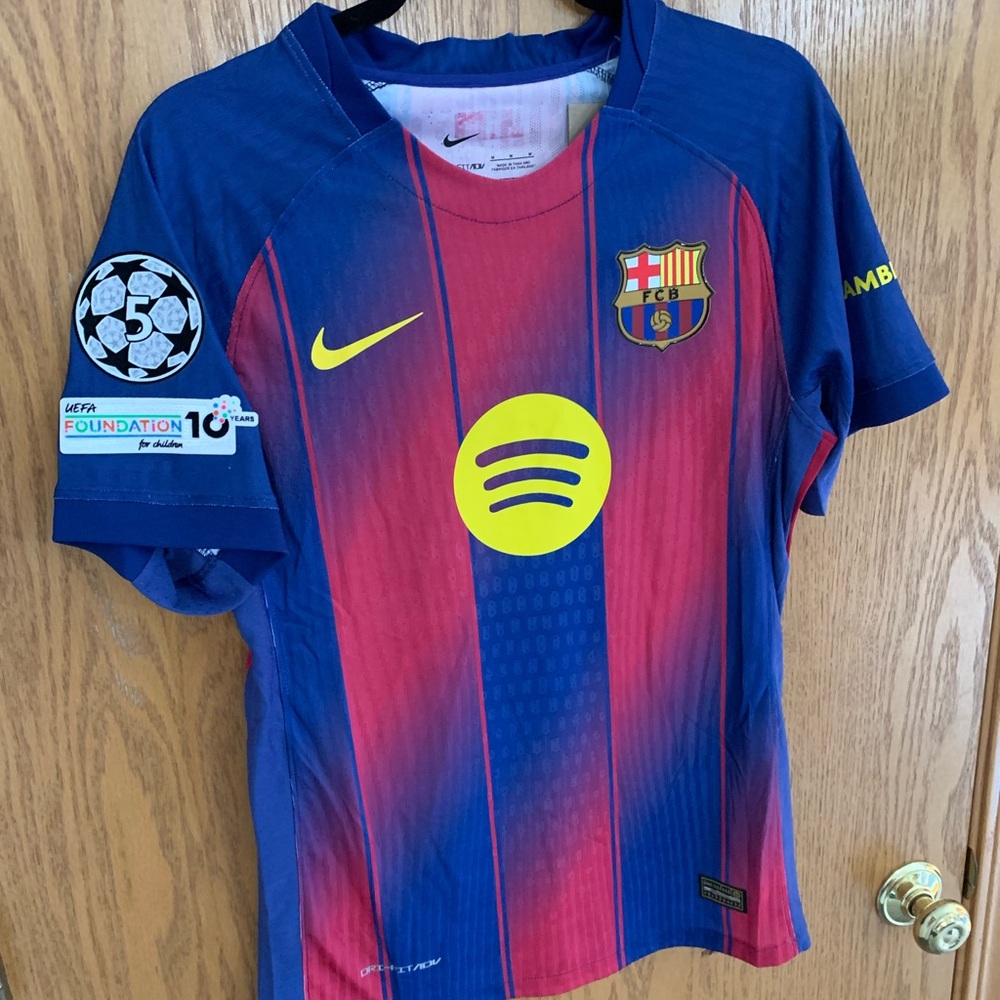 Barcelona 2025/2026 Jerseys - Picture 9 of 15